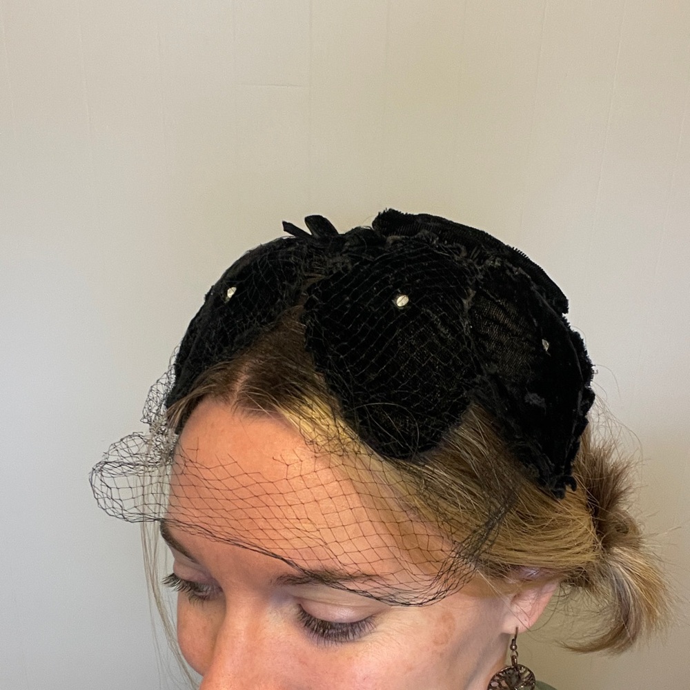 Elegant Black Veil Hat